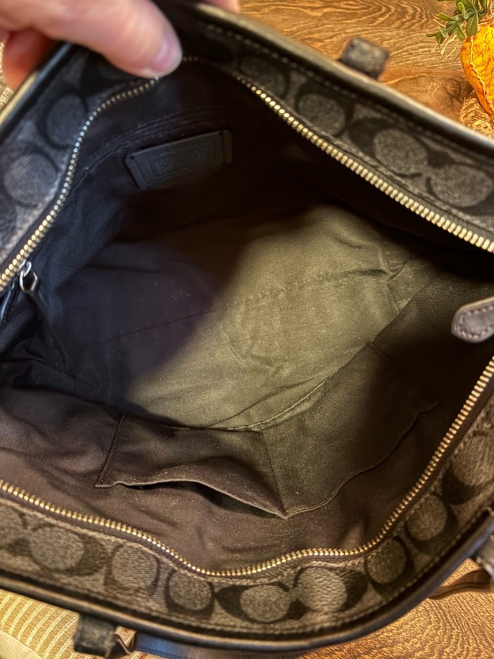 Preloved Coach Black Signature Logo Canvas Tote - Picture 14 of 17